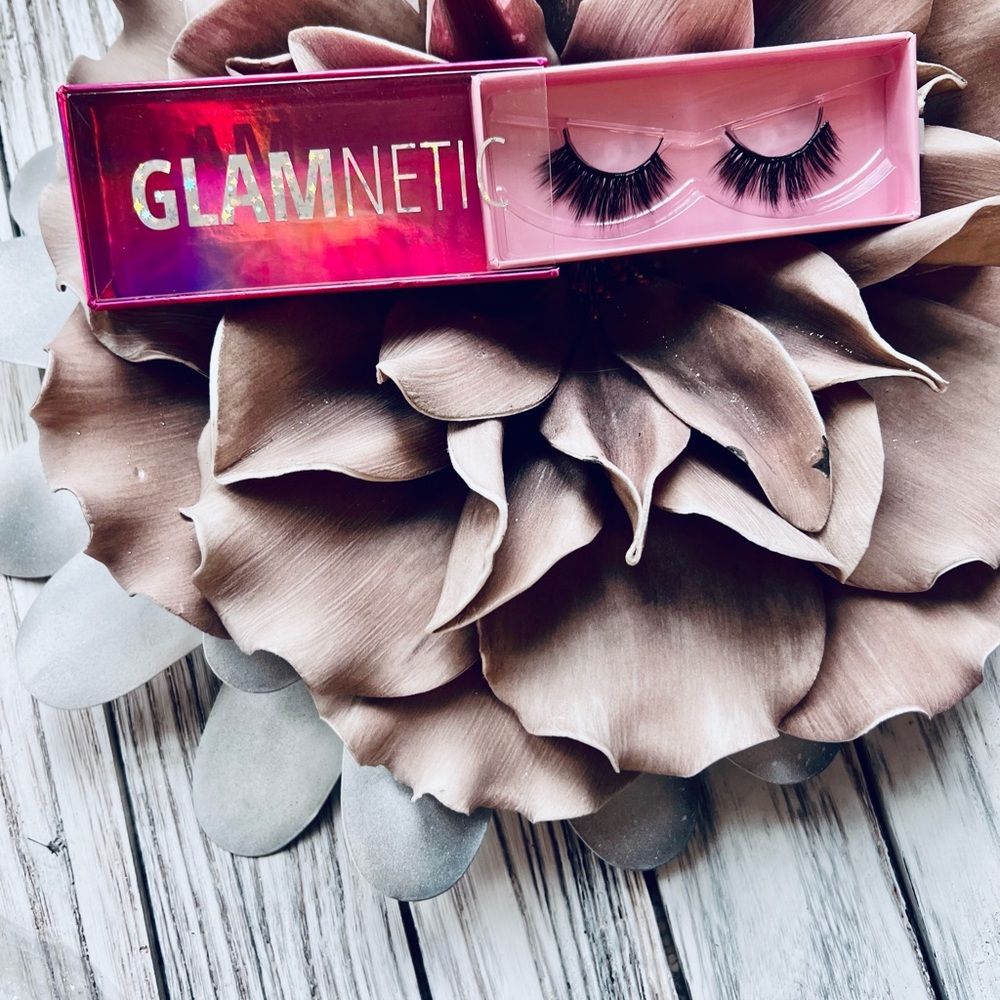 GLAMNETIC Magnetic Lashes - Picture 5 of 8